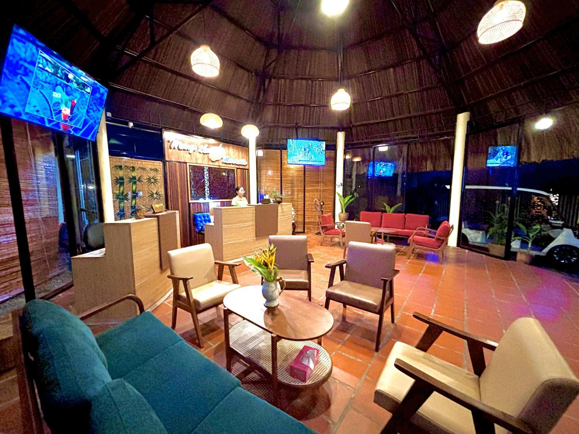 Mango Riverside Couette-café